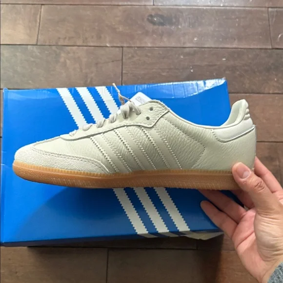 Adidas Women’s Samba OG Shoes - Picture 4 of 8
